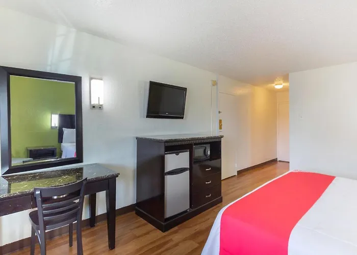 Oyo La I-10 & Motel 2*